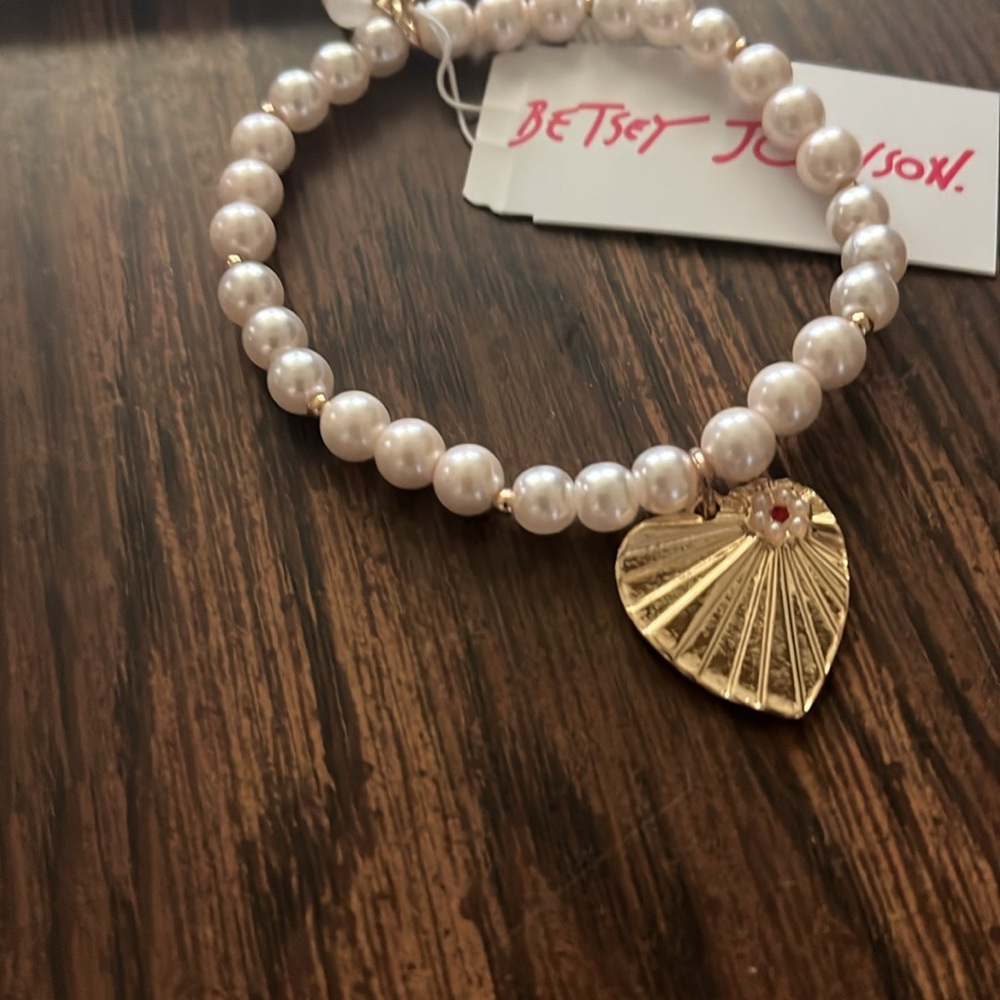 Betsey Johnson hear stretch bracelet will fit 6 1/2 to 7 1/2 inch wrist nwt